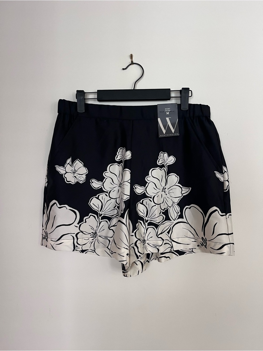 NWT Worthington Black & White Floral Elastic-Waist Satin Shorts